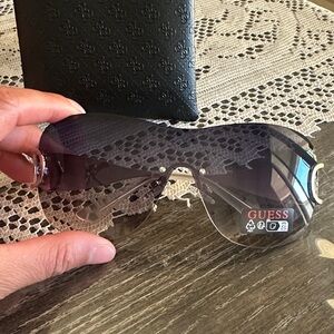 Guess Gradient Black Sunglasses (NWT)